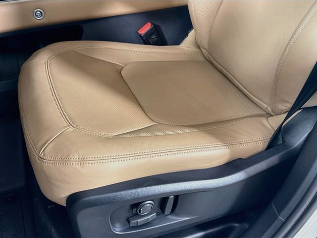 New 2026 Fuji White Land Rover X-Dynamic SE image 22