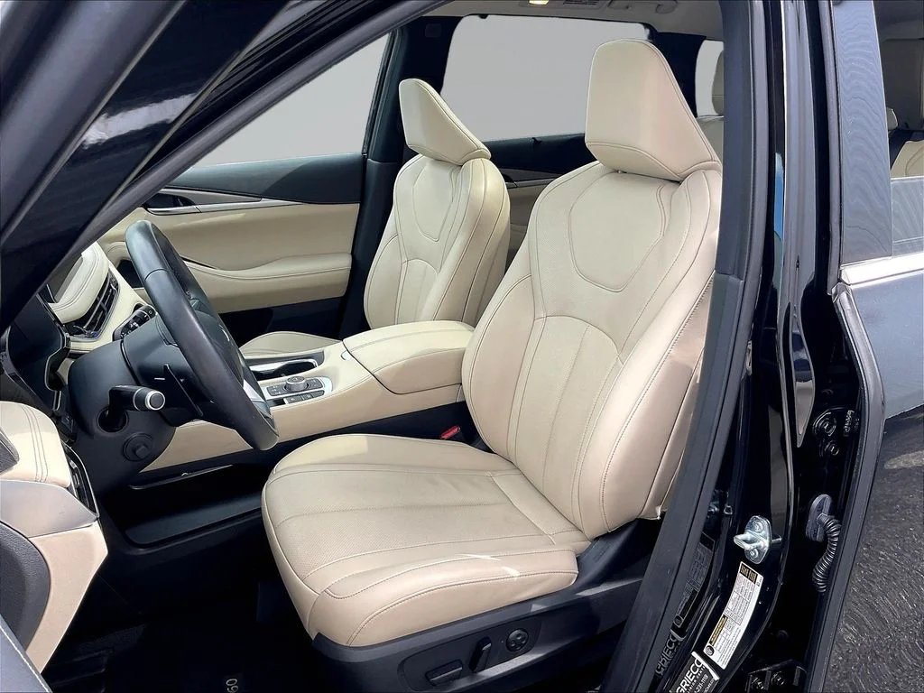 Used 2025 Black INFINITI LUXE image 23