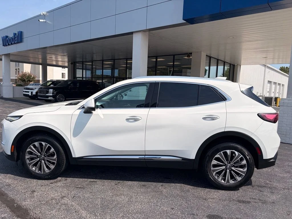 Used 2024 Summit White Buick Preferred image 9