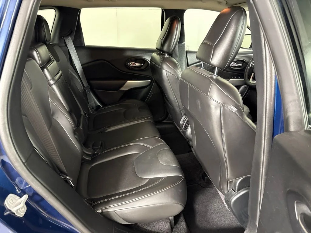 Used 2018 Blue Jeep Latitude Plus image 14