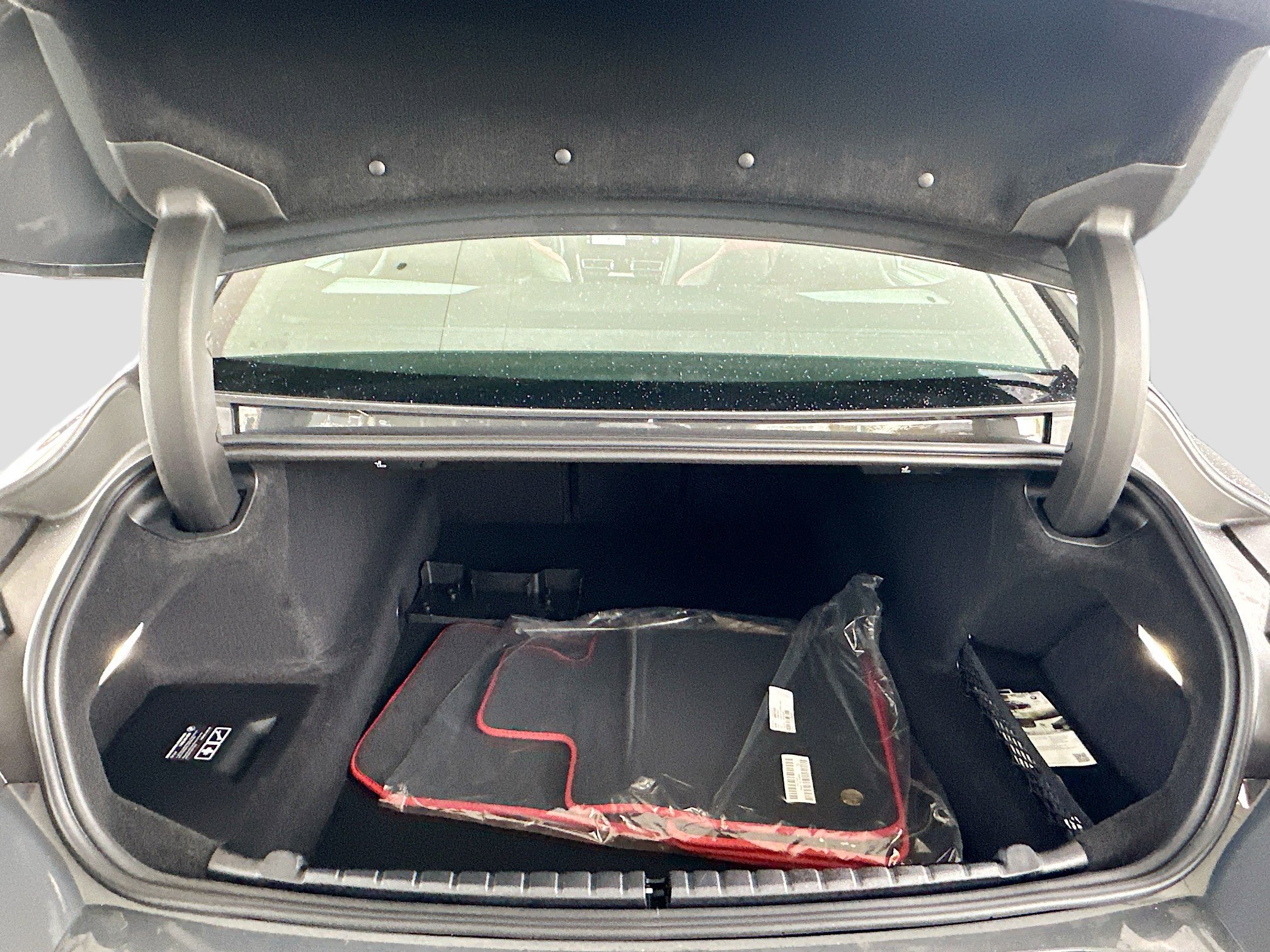 2025 BMW 8 Series Alpina B8 - Photo 20