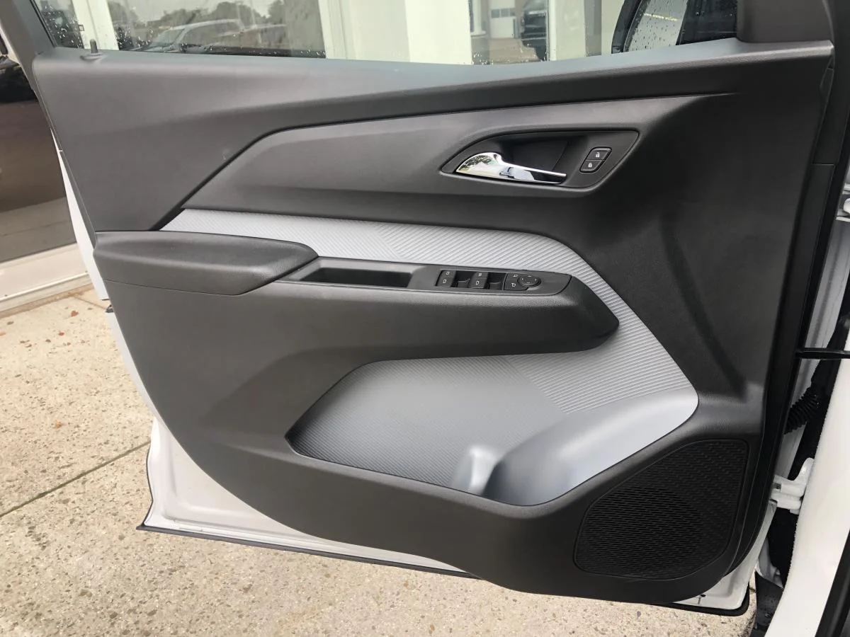 New 2027 White Chevrolet Fwd 4dr Lt image 19