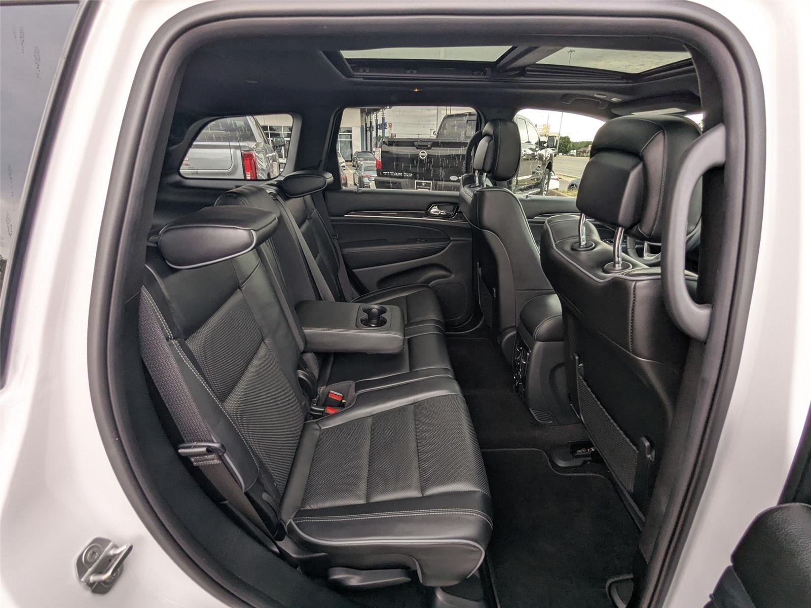 Used 2019 Bright White Clearcoat Jeep Overland image 30