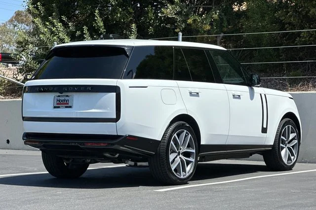 New 2026 Fuji White Land Rover SE image 5
