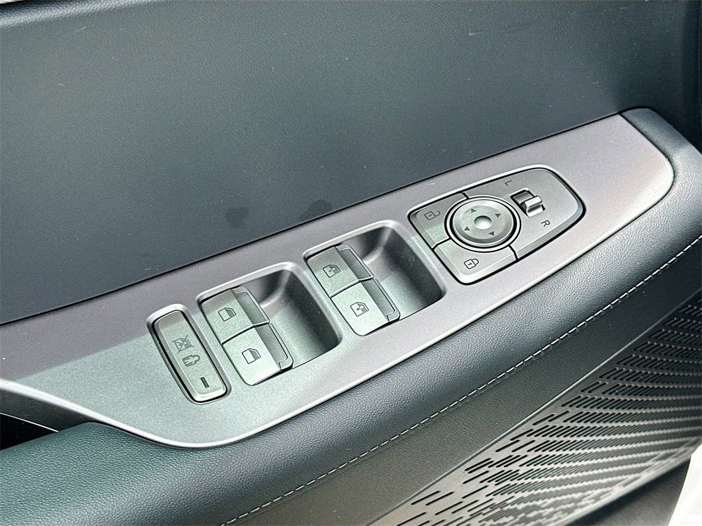 Used 2025 White Hyundai XRT image 17