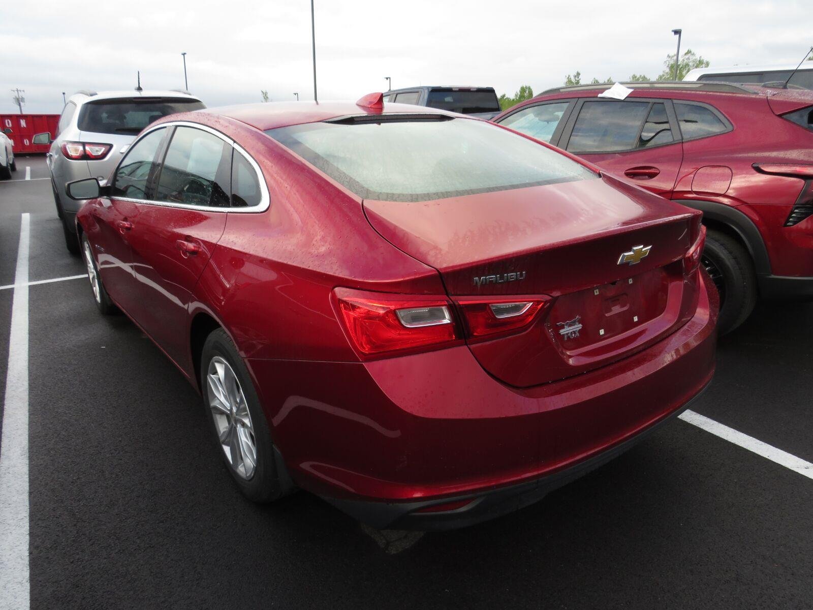 Used 2023 RADIANT RED TINTCOAT Chevrolet LT image 9