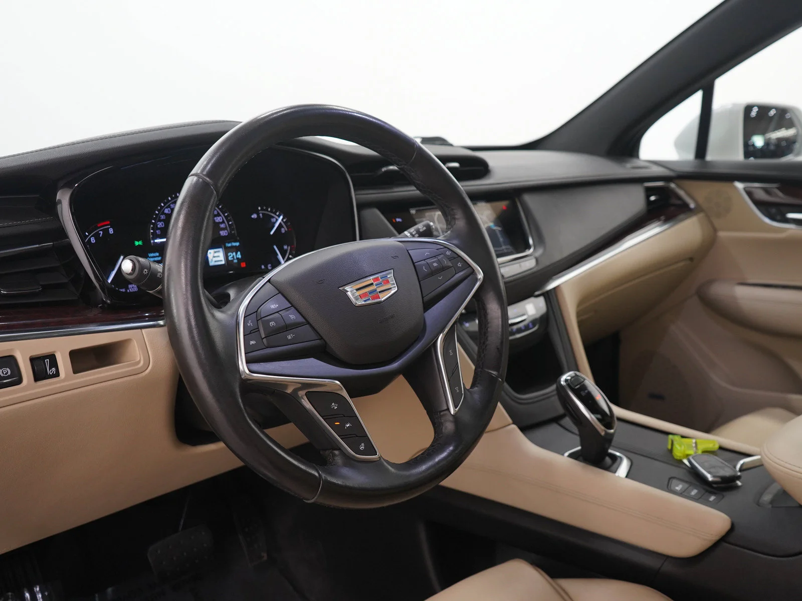 Used 2019 CRYSTAL WHITE TRICOAT Cadillac Luxury AWD image 25