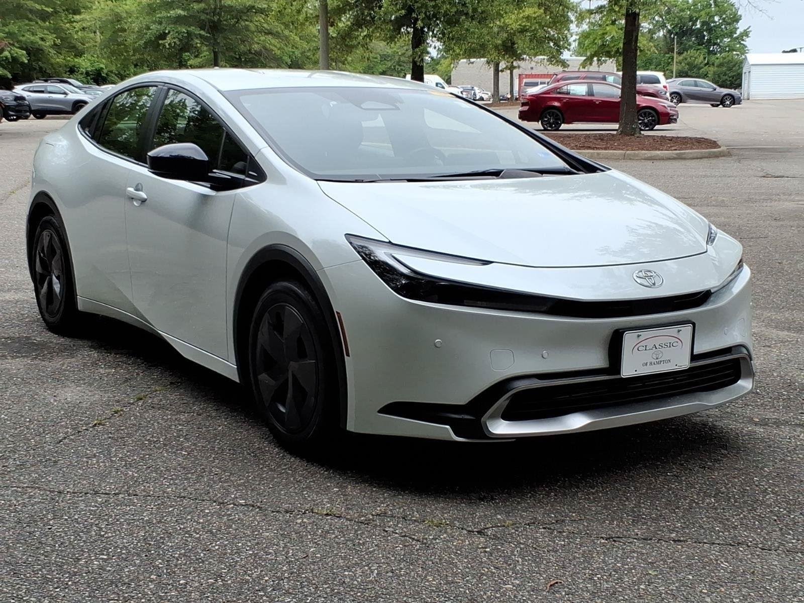 Used 2024 Wind Chill Pearl Toyota SE image 6