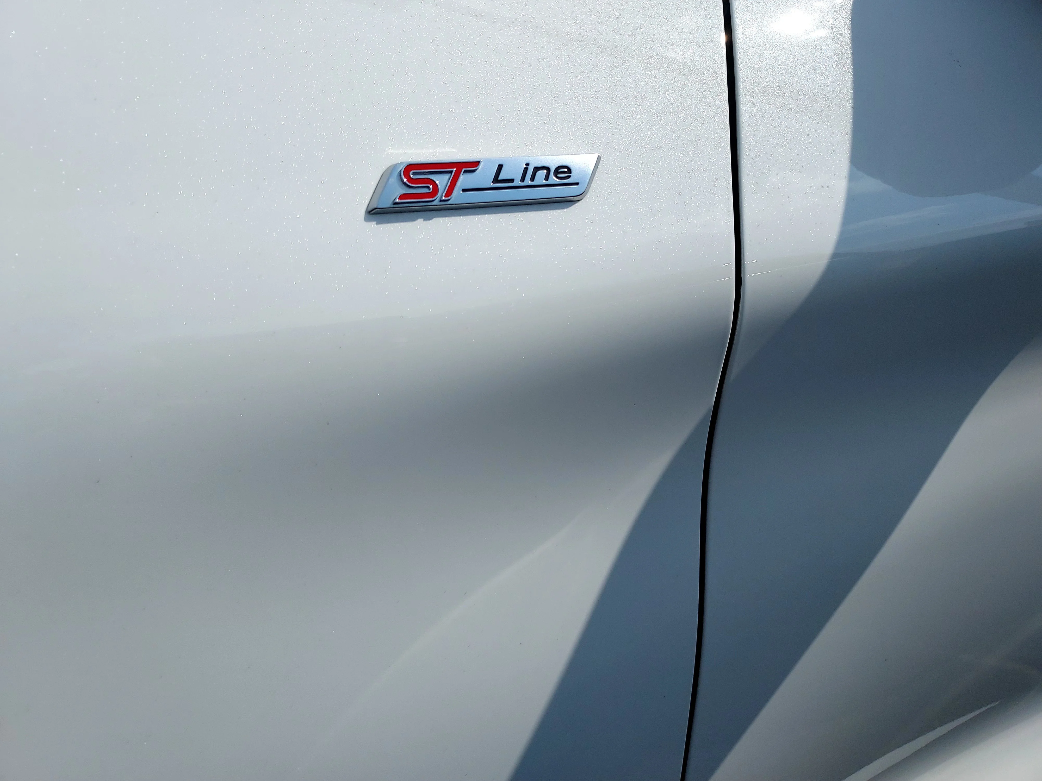 New 2026 Star White Metallic Tri-Coat Ford ST-Line image 3