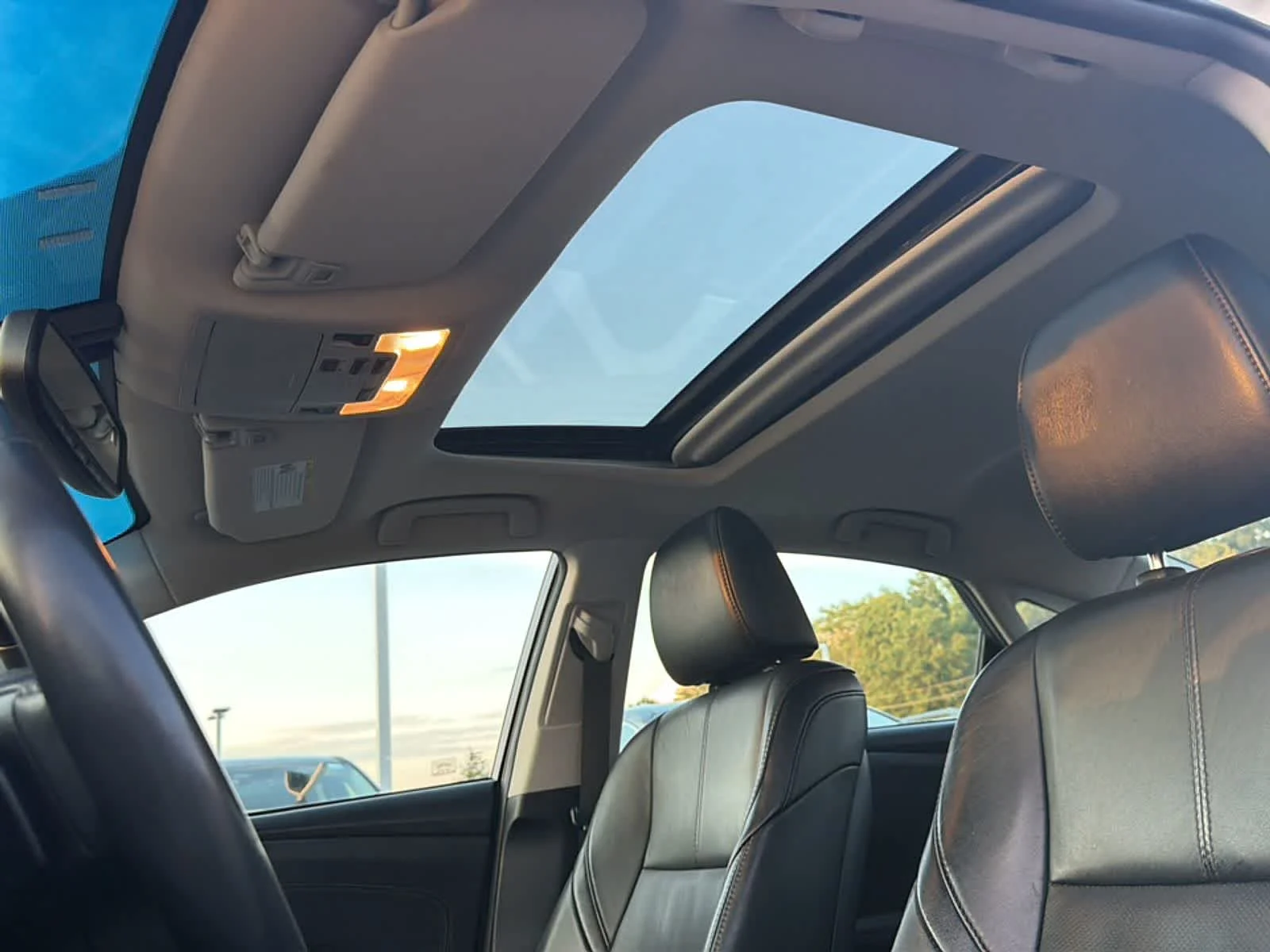 Used 2014 Blizzard Pearl Toyota Limited image 18