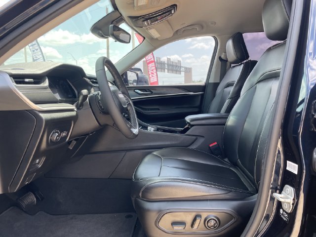 Used 2023 Black Jeep Limited image 23