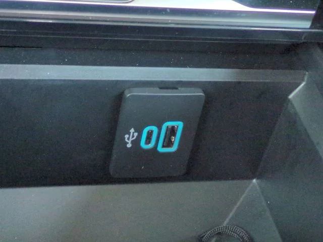 Used 2025 White Ford Platinum image 23