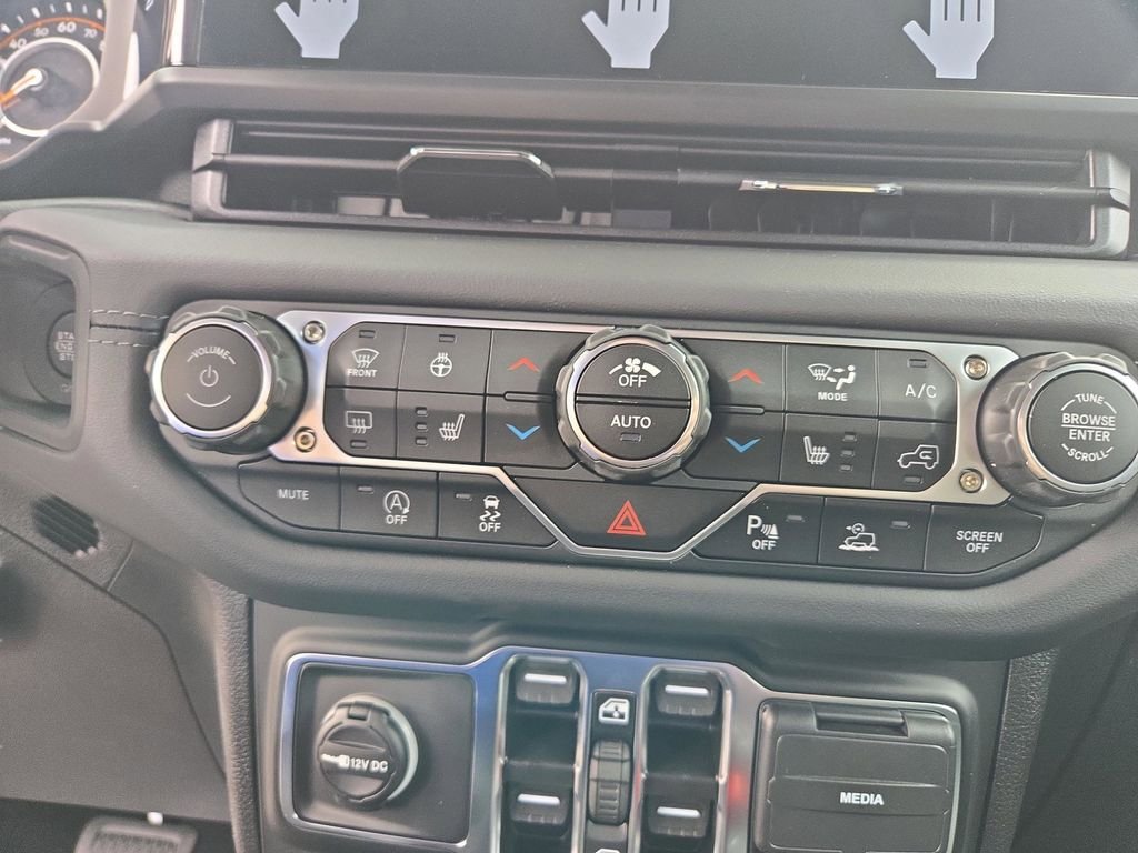 2025 Jeep Wrangler 4-Door Sahara - Photo 16