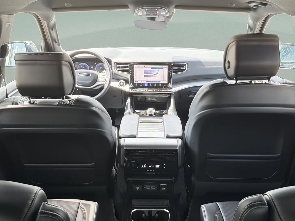 New 2026 Silver Jeep  image 33