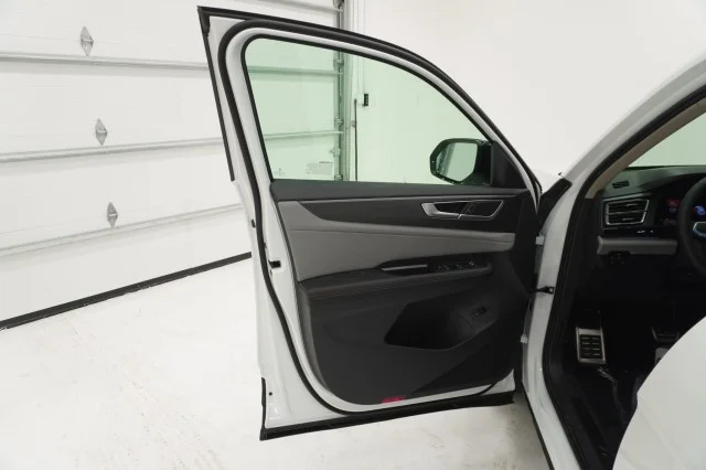 New 2026 Opal White Pearl Volkswagen 2.0T Peak Edition image 15