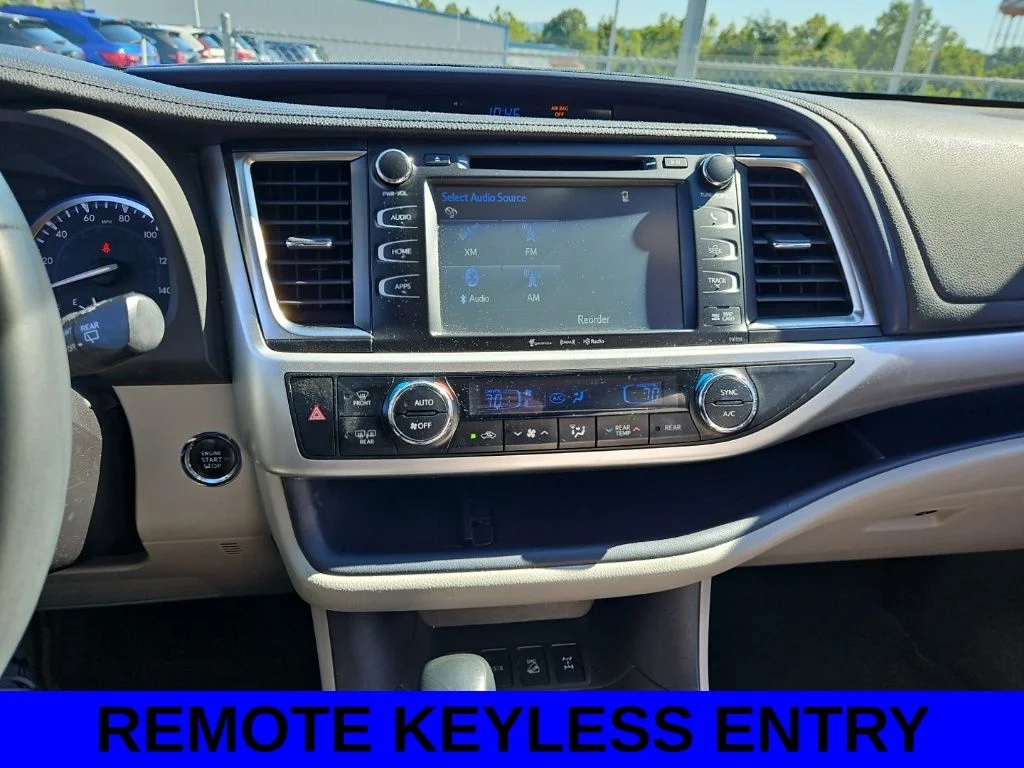 Used 2016 White Toyota XLE V6 image 8