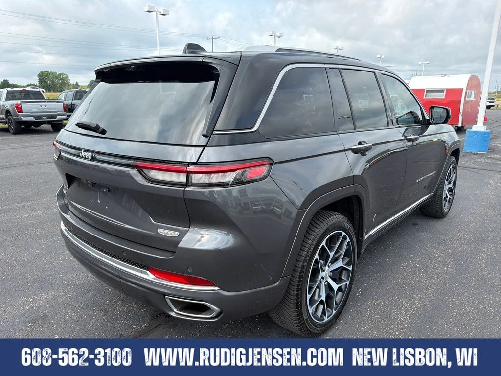 Used 2023 Gray Jeep Summit Reserve image 5