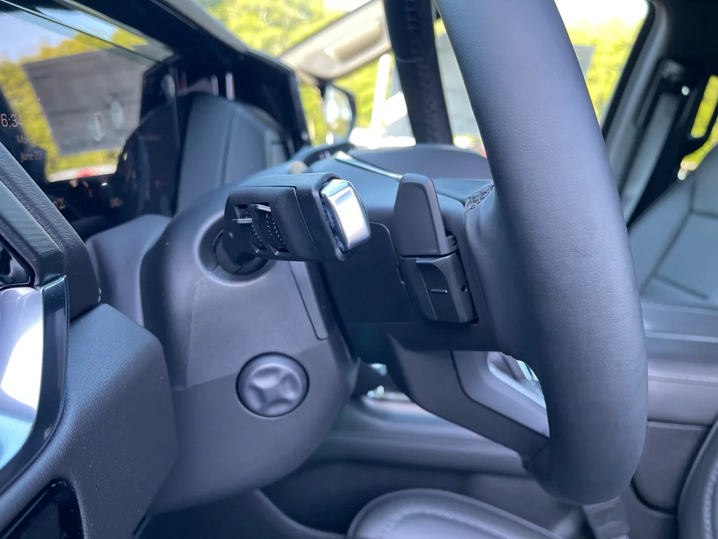 2025 GMC Yukon XL Denali - Photo 17