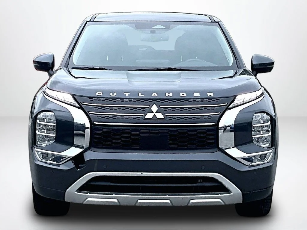 Used 2024 Gray Mitsubishi SE image 4