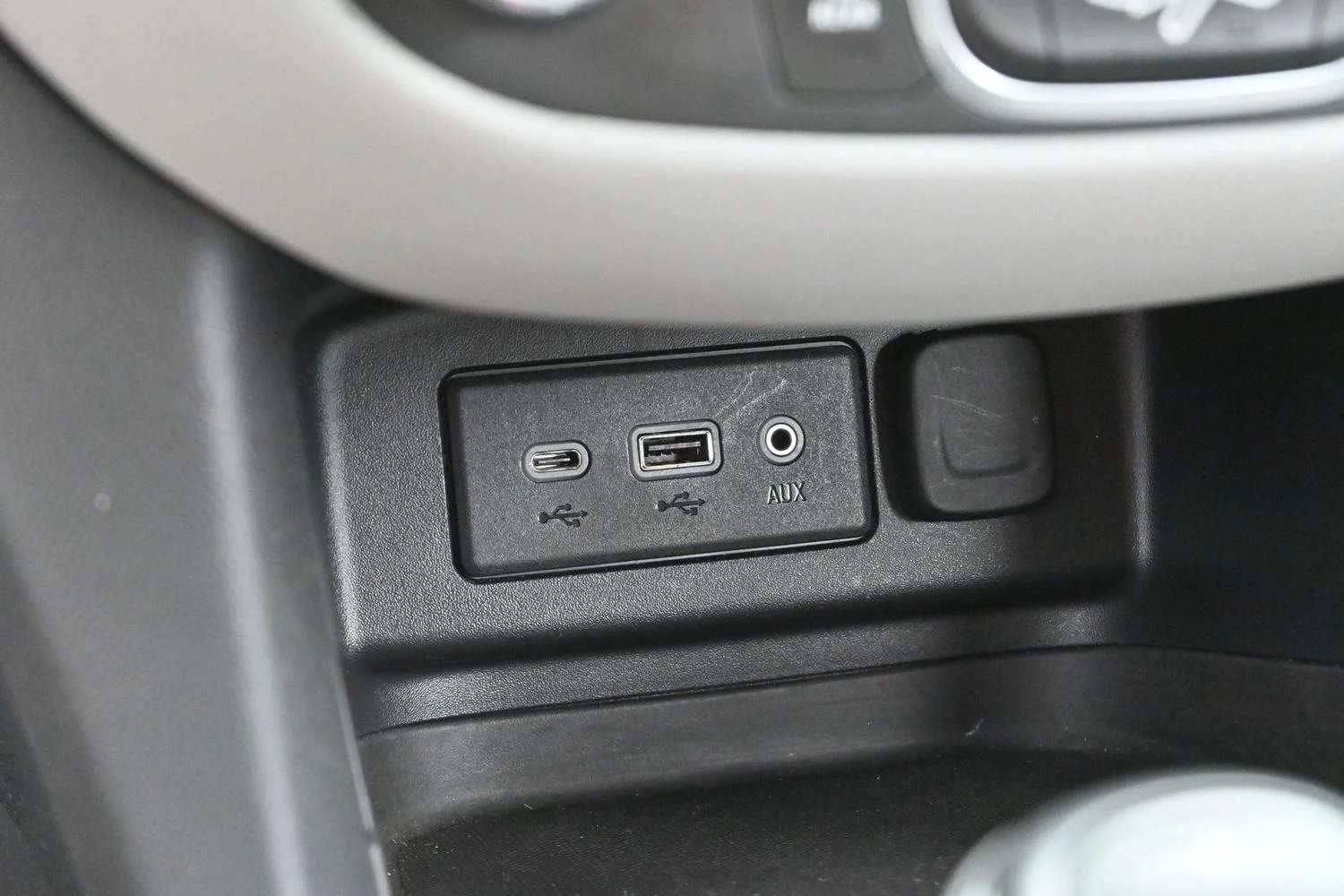 Used 2019 SUMMIT WHITE Chevrolet LS image 23