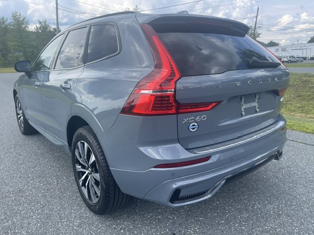 Used 2024 Gray Volvo Core Dark Theme image 3