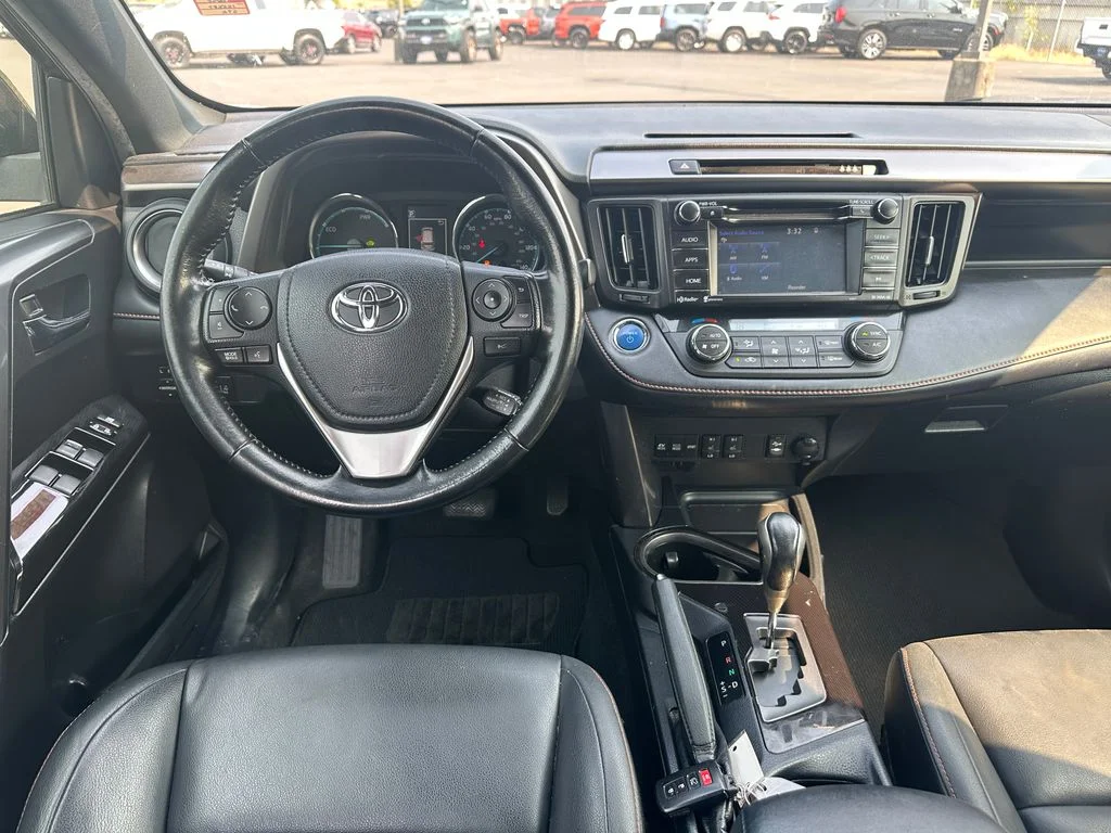 Used 2018 Gray Toyota SE image 15