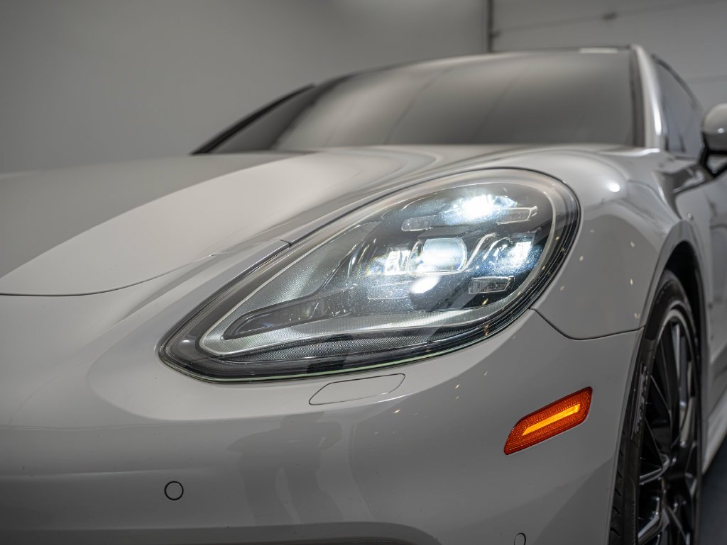 Used 2018 Chalk Porsche 4S image 16