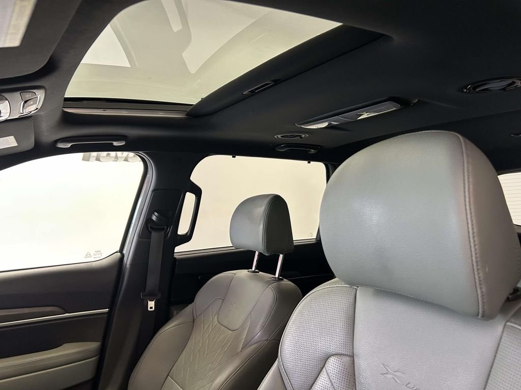 Used 2024 Green Kia EX X-Line image 12