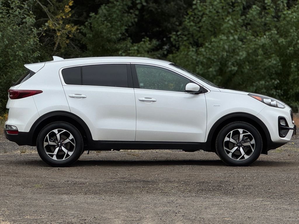 Used 2022 Snow White Pearl Kia LX image 8