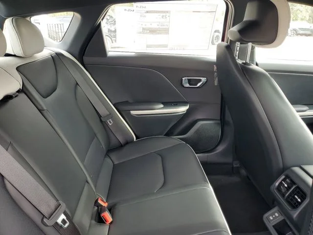2025 Kia K4 GT-Line Turbo - Photo 29