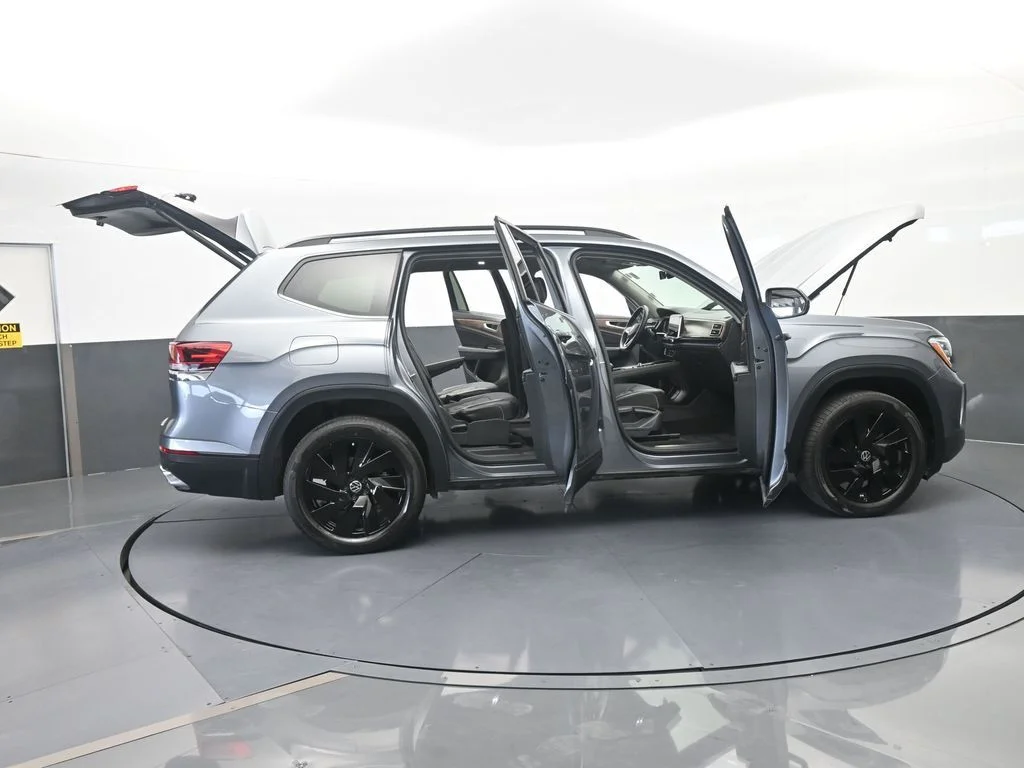 Used 2024 Gray Volkswagen 2.0T SE w/Technology image 72