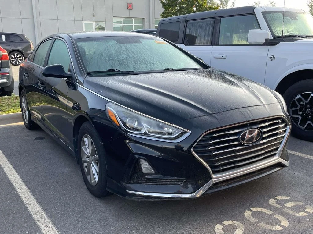 Used 2019 Phantom Black Hyundai SE image 1