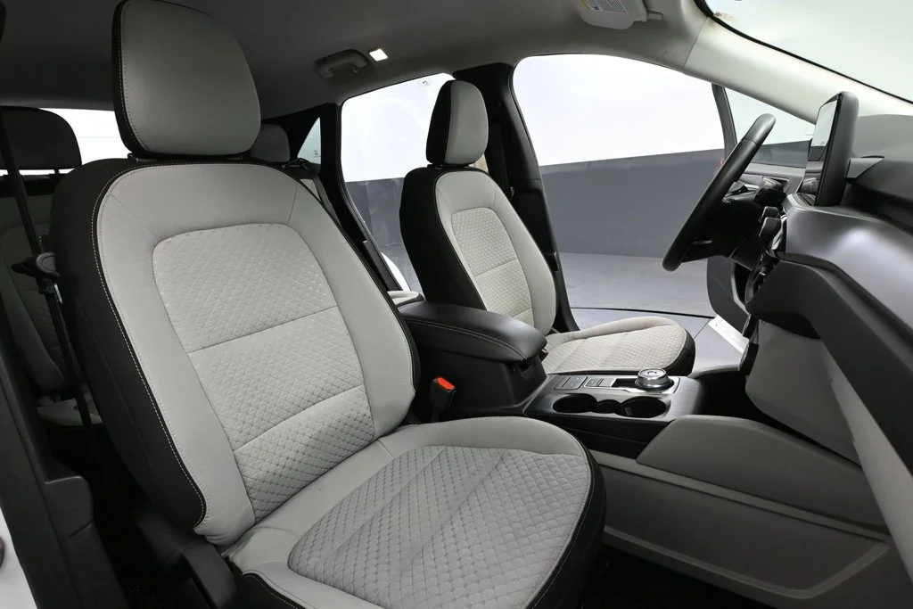 Used 2023 White Ford Active image 37