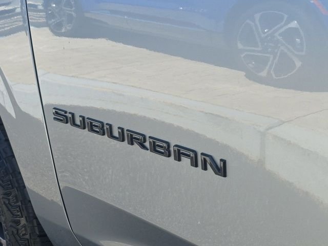 Used 2025 Gray Chevrolet Z71 image 14