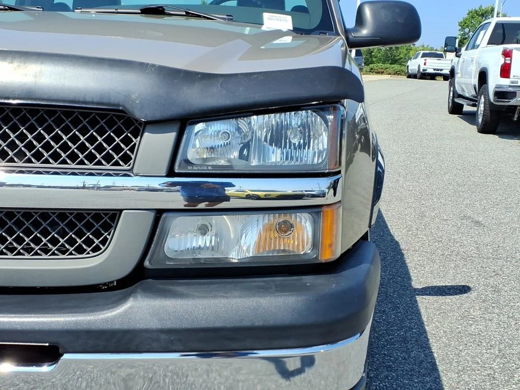 Used 2005 Beige Chevrolet Work Truck image 20