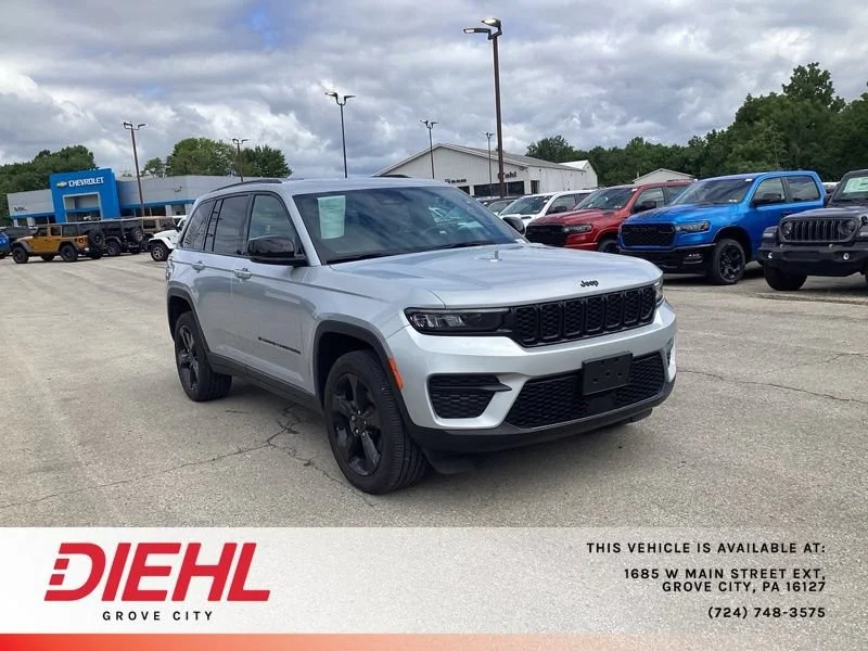 Used 2023 Silver Jeep Altitude X 4x4 image 1