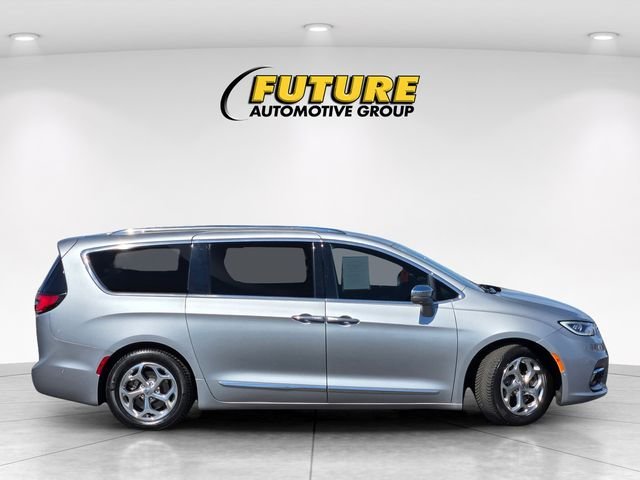 Used 2021 Silver Chrysler Limited image 3