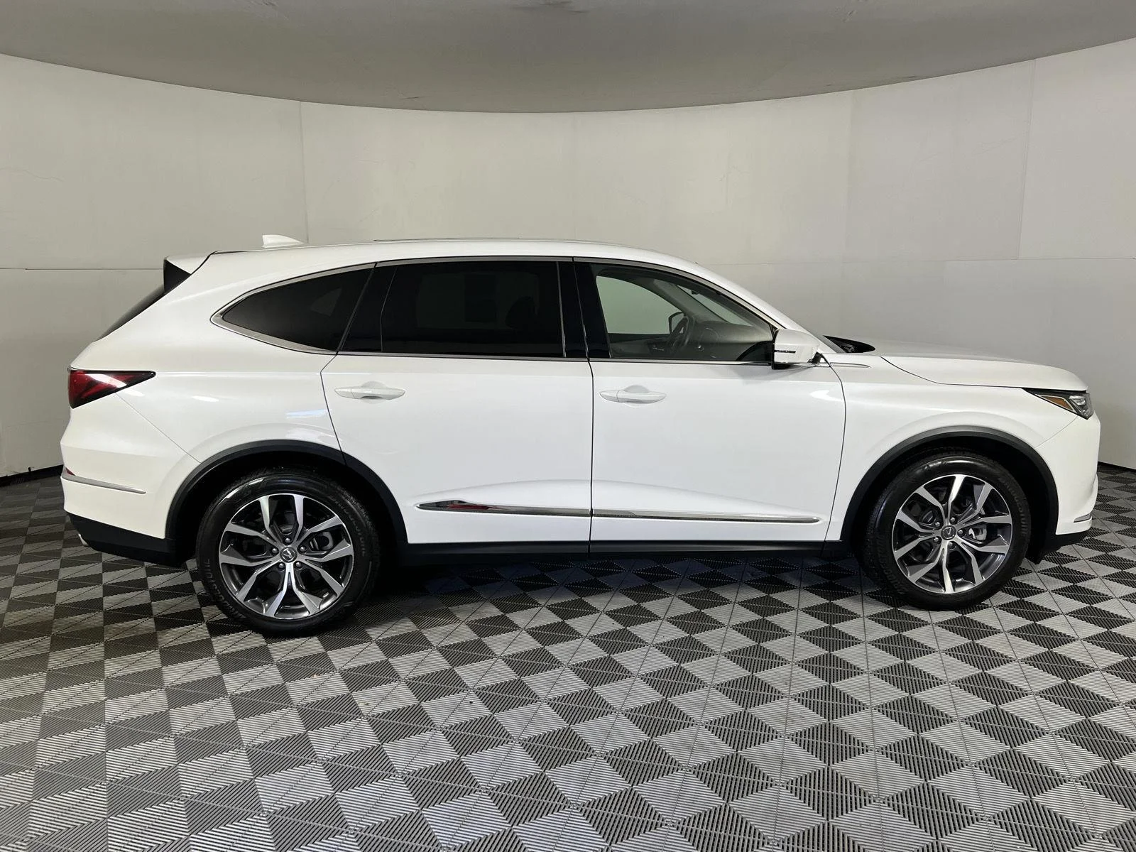 Used 2024 Platinum White Pearl Acura  image 12
