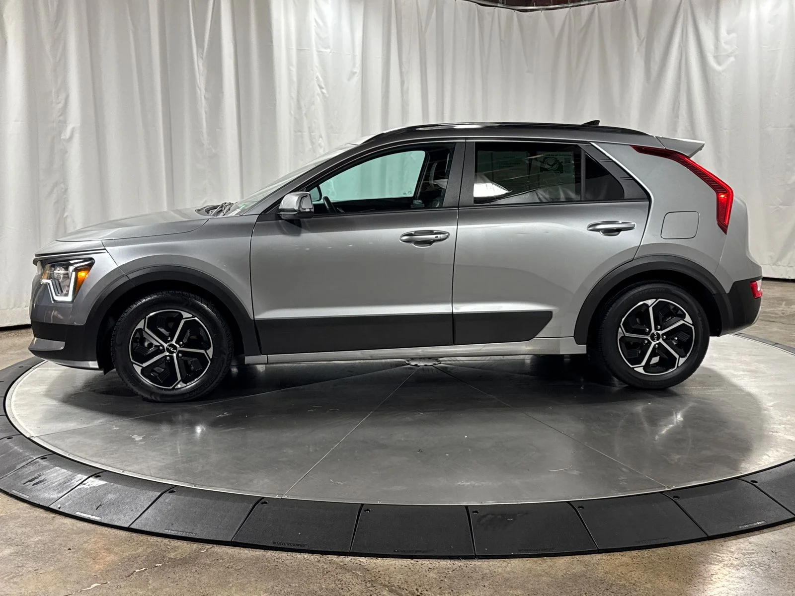 Used 2023 Gray Kia EX image 8