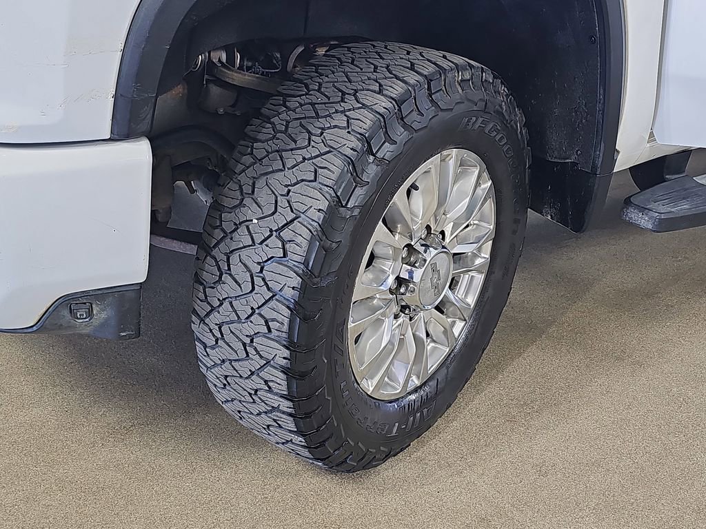 Used 2022 Summit White Chevrolet High Country image 38