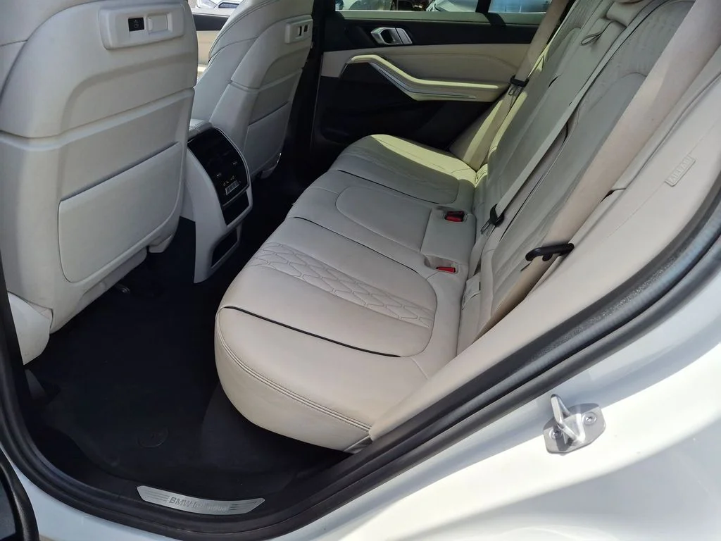Used 2021 White BMW sDrive40i image 35