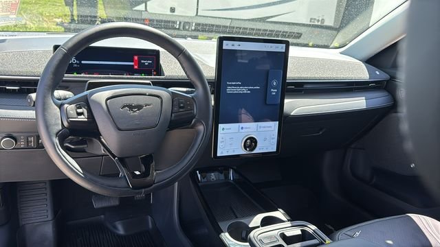 Used 2025 White Ford Premium image 29