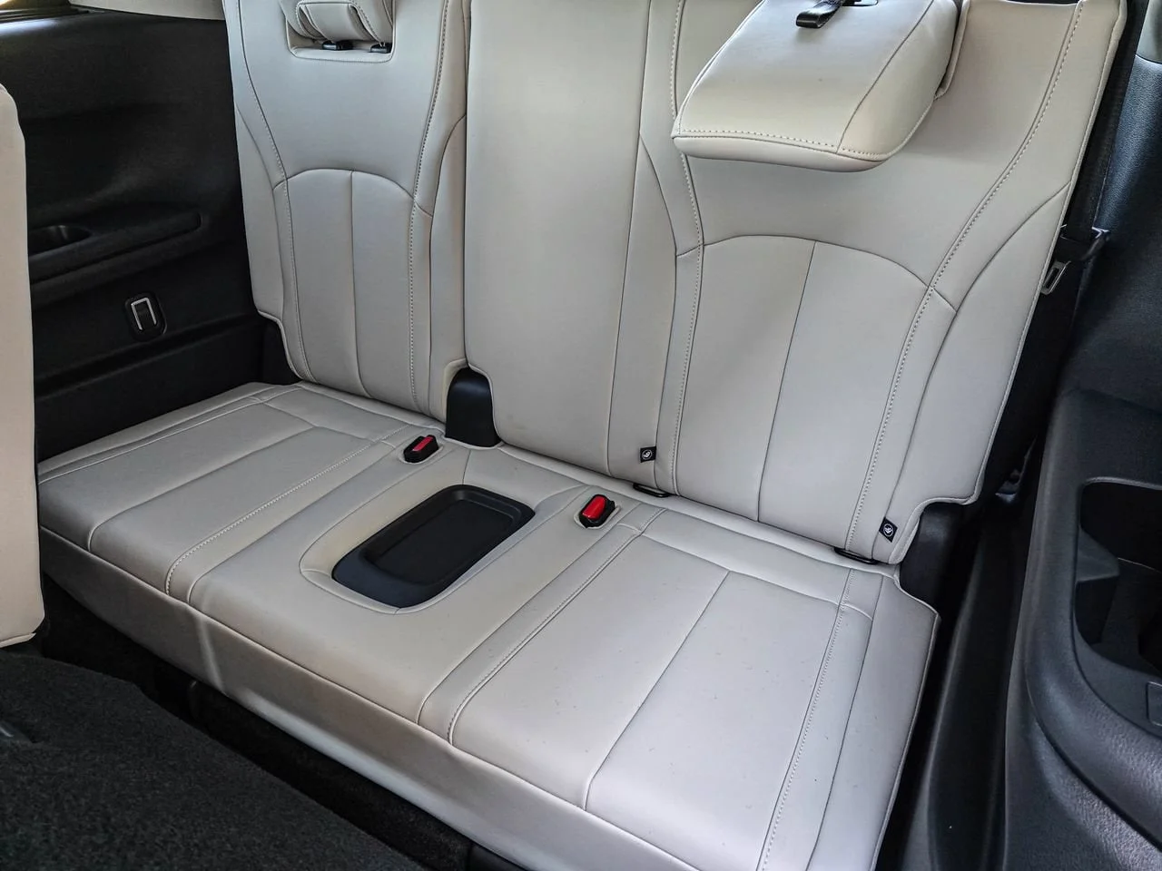 New 2027 RADIANT WHITE INFINITI Luxe AWD image 22