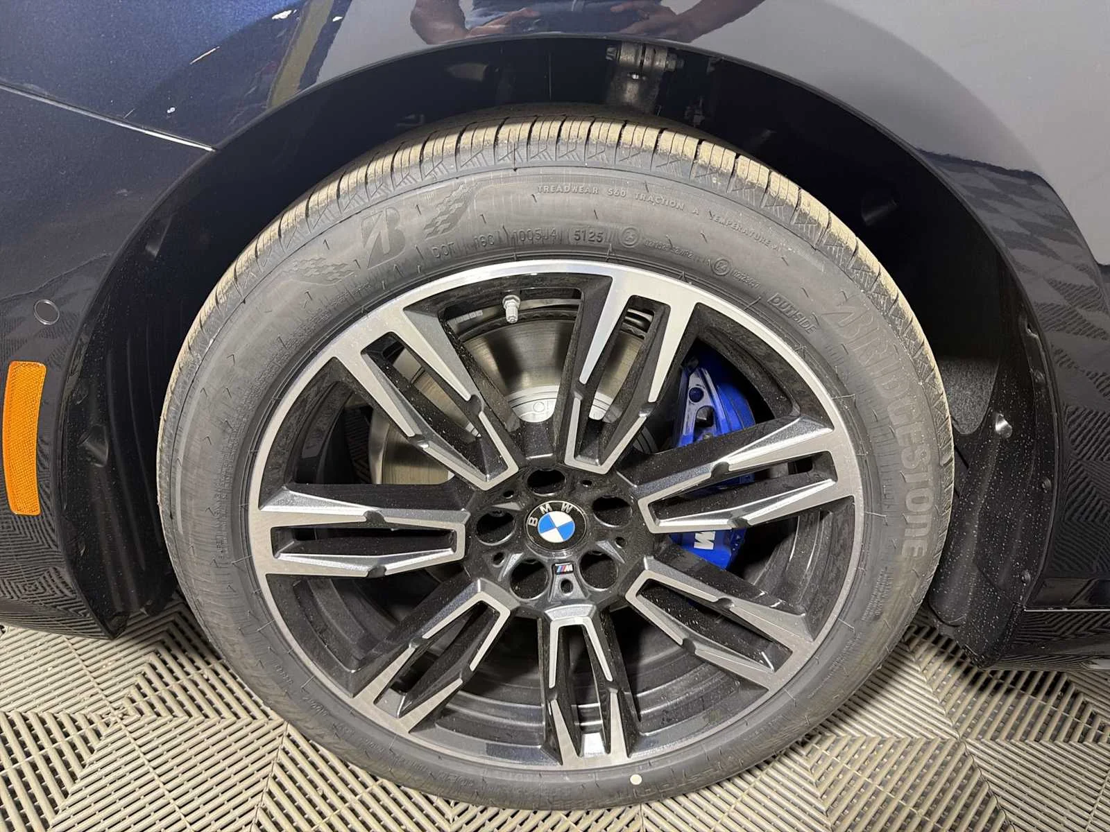 New 2026 Carbon Black Metallic BMW 530i xDrive image 10