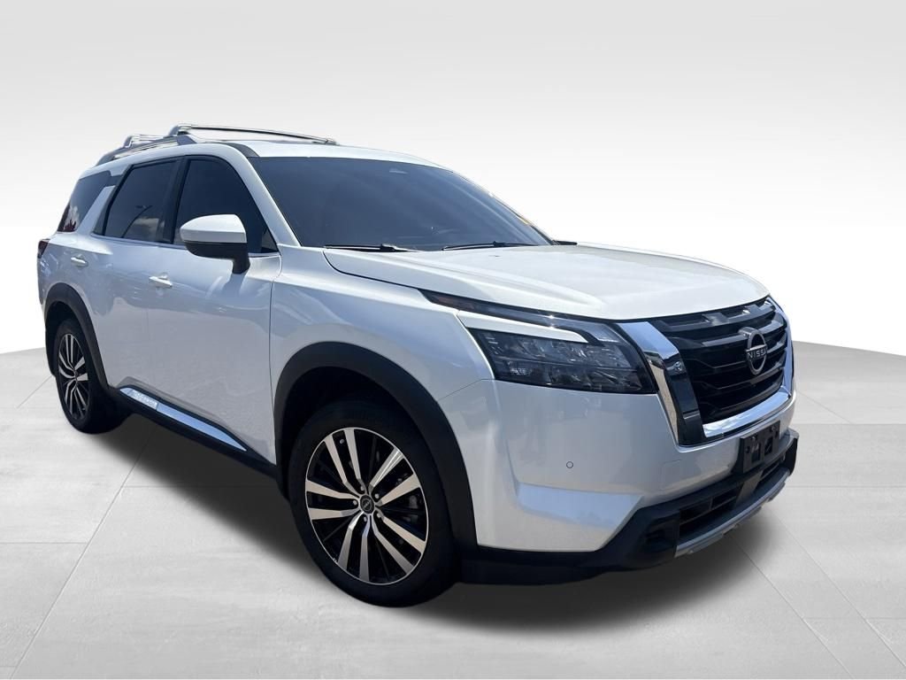 Used 2025 White Nissan Platinum image 5