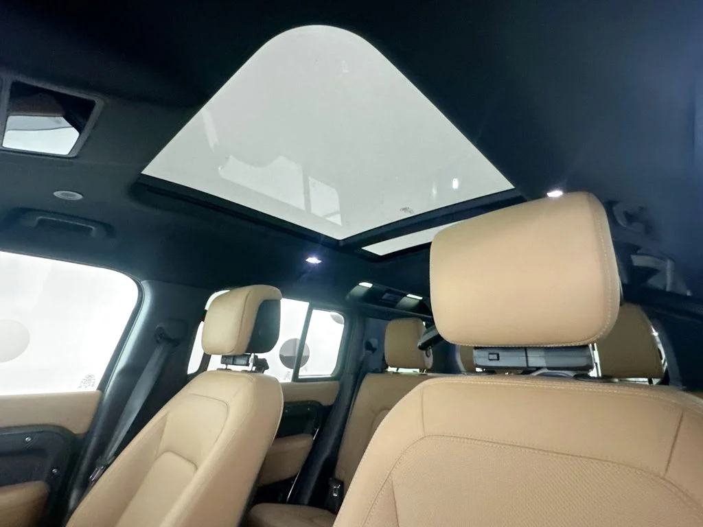 New 2026 Woolstone Green Land Rover X-Dynamic SE image 21