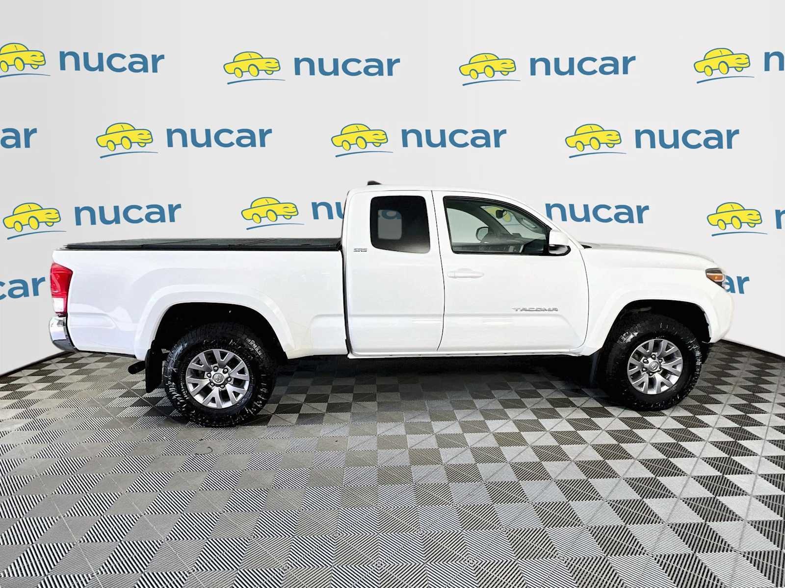 Used 2017 Super White Toyota SR5 image 8