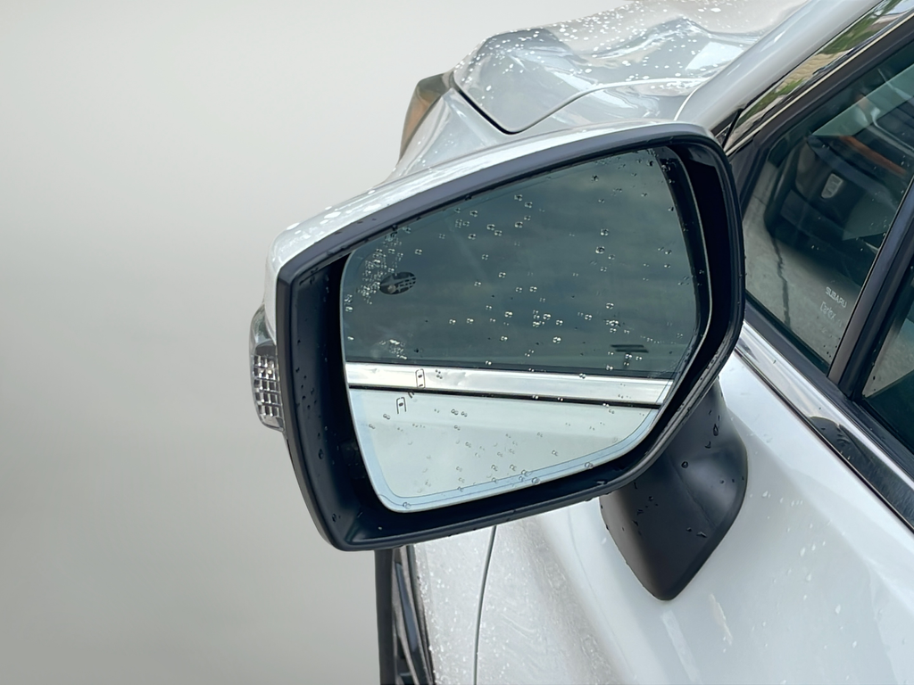 Used 2016 White Subaru 2.5i image 43