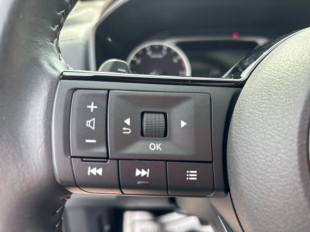 Used 2023 Silver Nissan SV image 23
