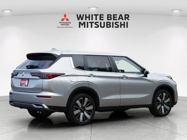 Certified Used 2025 Alloy Silver Metallic Mitsubishi SE image 5